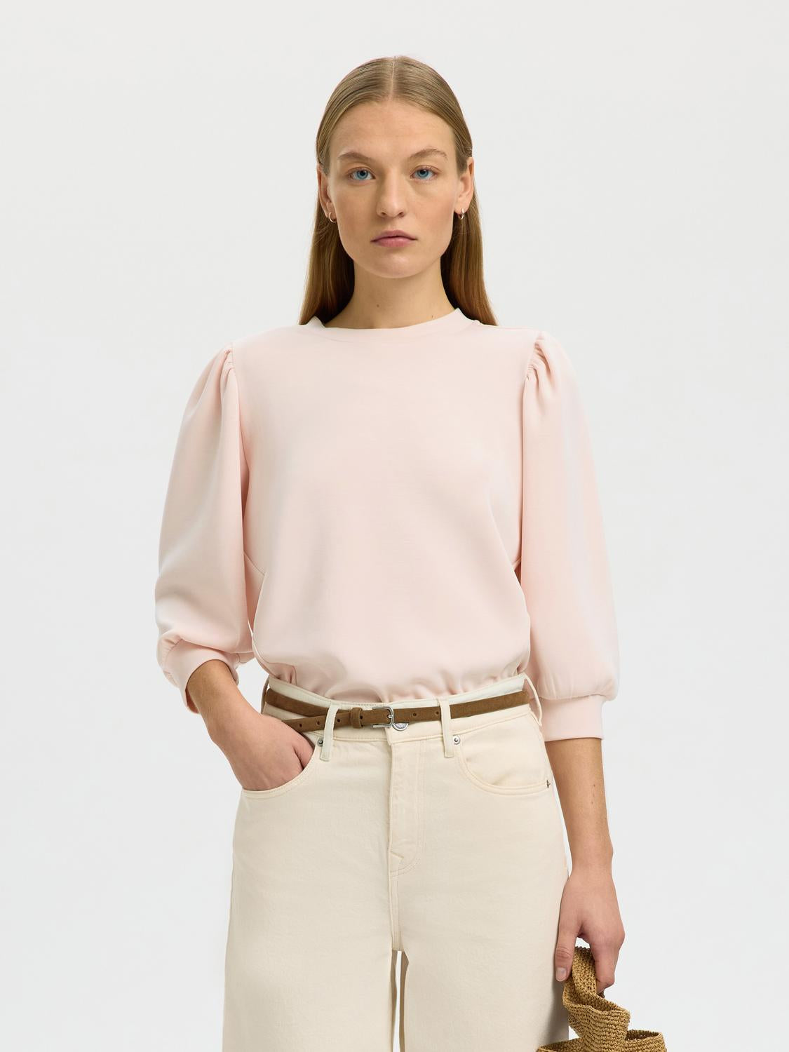 model_shot-front